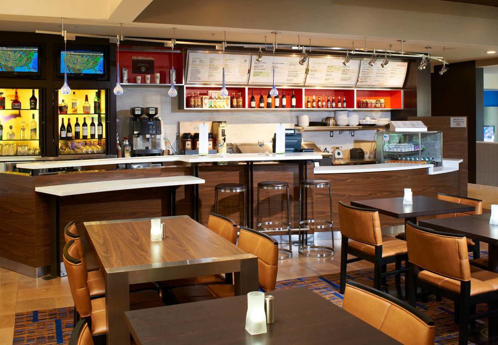 Courtyard By Marriott Rockford Hotel Exterior photo