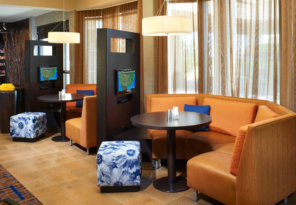 Courtyard By Marriott Rockford Hotel Exterior photo