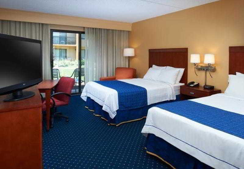 Courtyard By Marriott Rockford Hotel Exterior photo